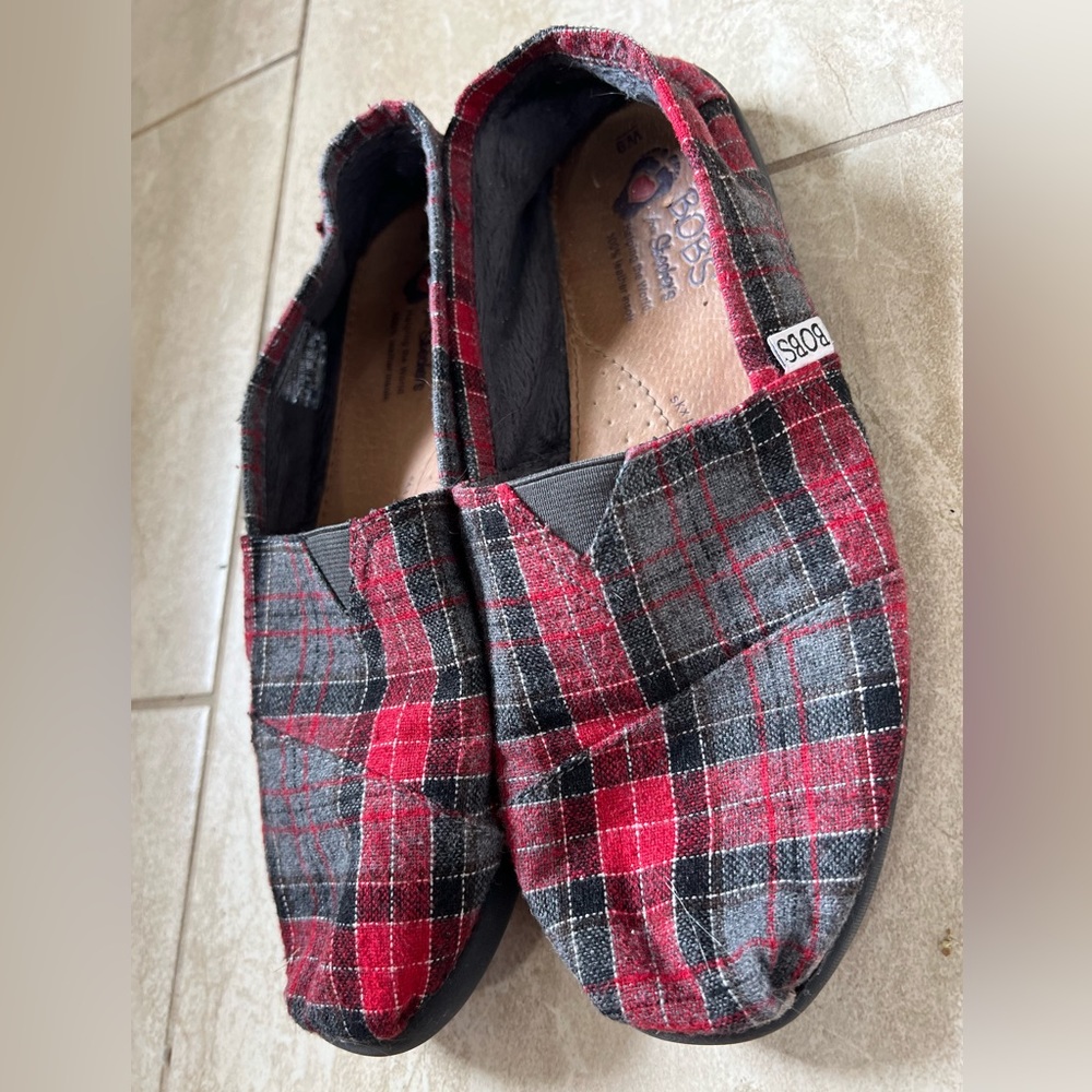 Bobs (9.5) Red and Gray